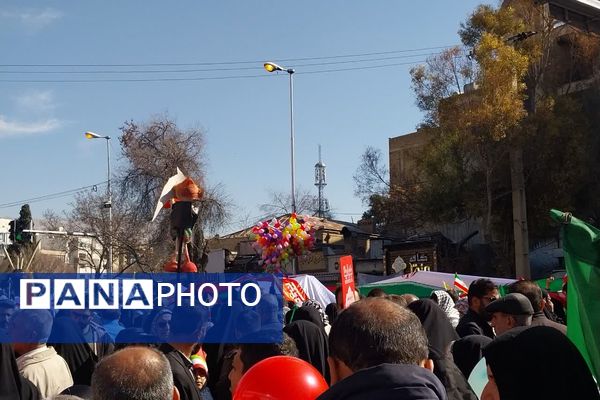 حضور پرشور مردم شیراز در راهپیمایی 22 بهمن، خون تازه در رگ‌های انقلاب 