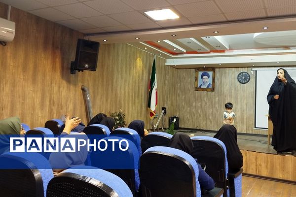 کارگروه دوره های صلاحیت حرفه ای متصدیان پایگاه تغذیه سالم در سالن دهنو شهرستان قدس