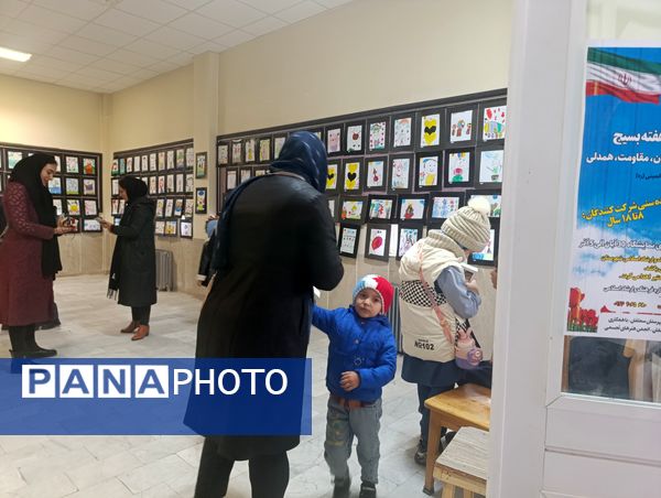 نمایشگاه نقاشی دانش آموزان مدرسه مهر و ماه آشخانه 