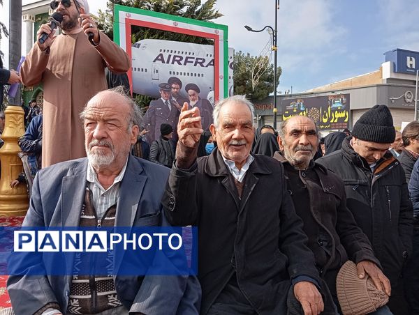 راهپیمایی ۲۲بهمن در شهرستان کاشمر با حضور پر رنگ مردم برگزار شد 