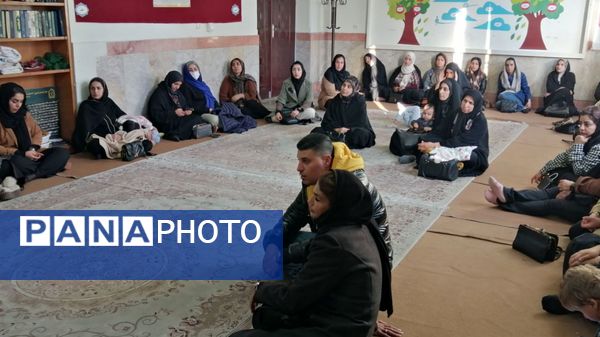 اولین جلسه آموزش خانواده در دبستان نیایش با حضور خانم موسوی