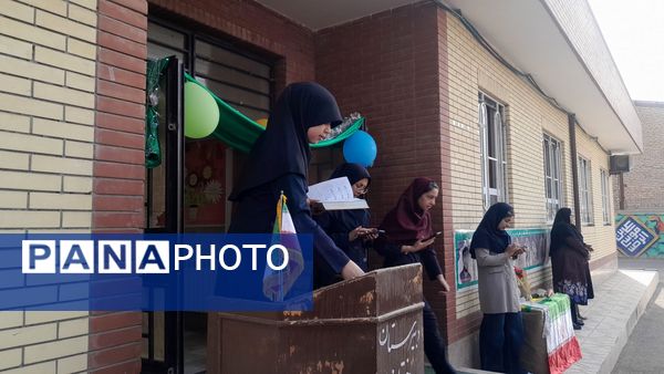 برگزاری‌ مراسم‌‌ روز اول‌ مدارس‌ و هفته‌ دفاع‌مقدس‌ در دبیرستان‌  مخدره‌ مرآتی