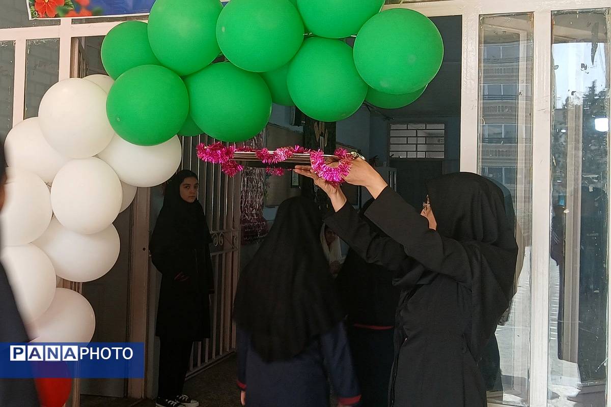 جشن جوانه ها در دبیرستان دخترانه بعثت۲ شهرک وایین آغاز فصل نوین یادگیری