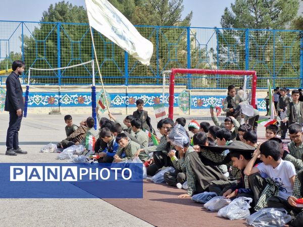 اجتماع دانش‌آموزان ابتدایی پسرانه امام رضا(ع) واحد ۸ در حمایت از عملیات وعده صادق ۲ 