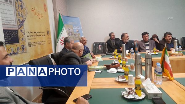 مراسم رونمایی از کتاب خودآموز خبرنگاری حرفه‌ای 