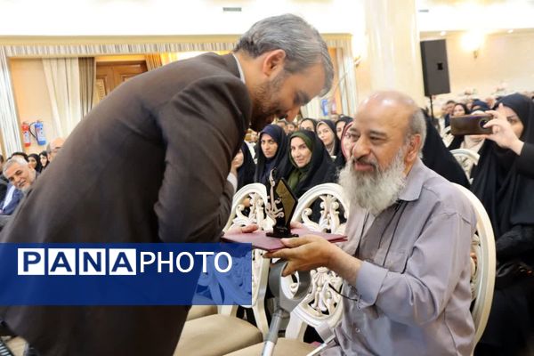 تجلیل از معلمان نمونه و سرآمد شهرستان اسلامشهر