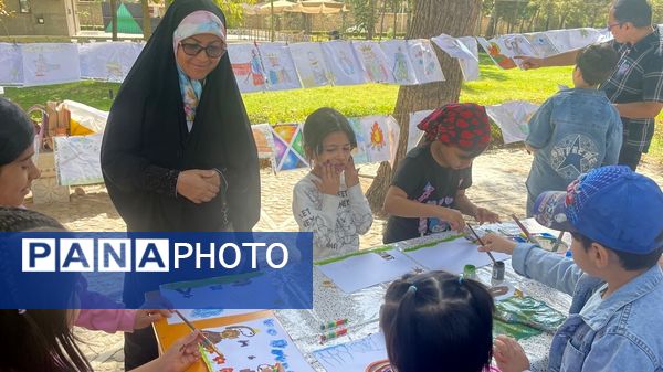 فرزندان ایران زمین در کنار آرامگاه حکیم‌ توس