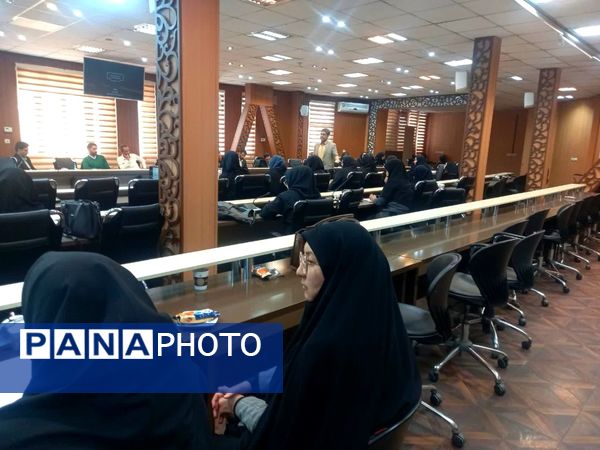 آموزش و تبیین اصول مهارت در ارتقای خودکارآمدی و تاب‌آوری دانش‌آموزان ناحیه دو