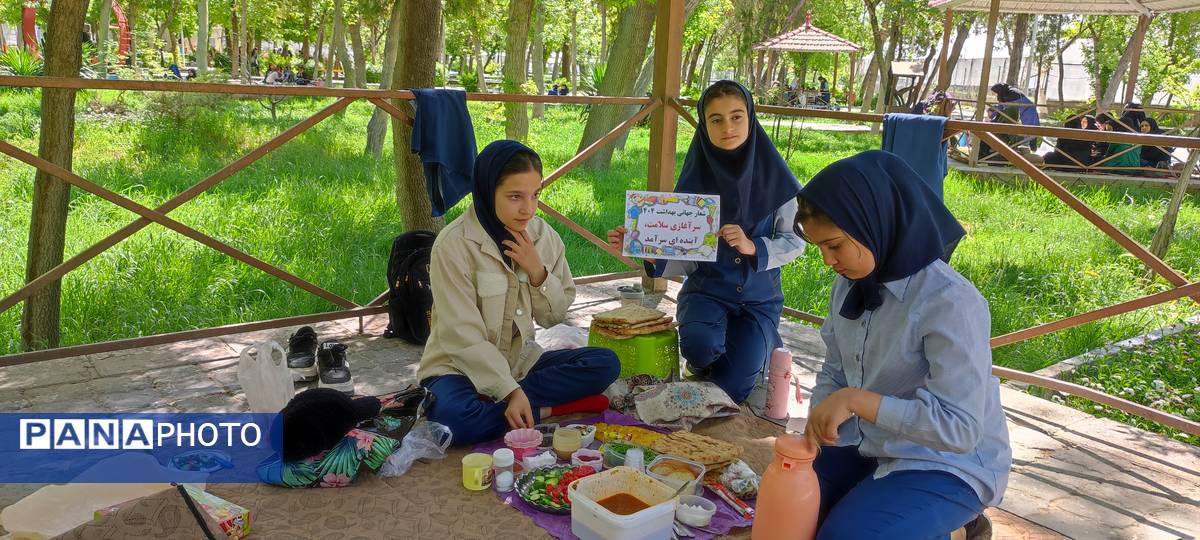 اردوی صبحانه سلامت مدرسه دخترانه ضحی۲ در پارک جنگلی شیروان