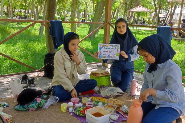 اردوی صبحانه سلامت مدرسه دخترانه ضحی۲ در پارک جنگلی شیروان