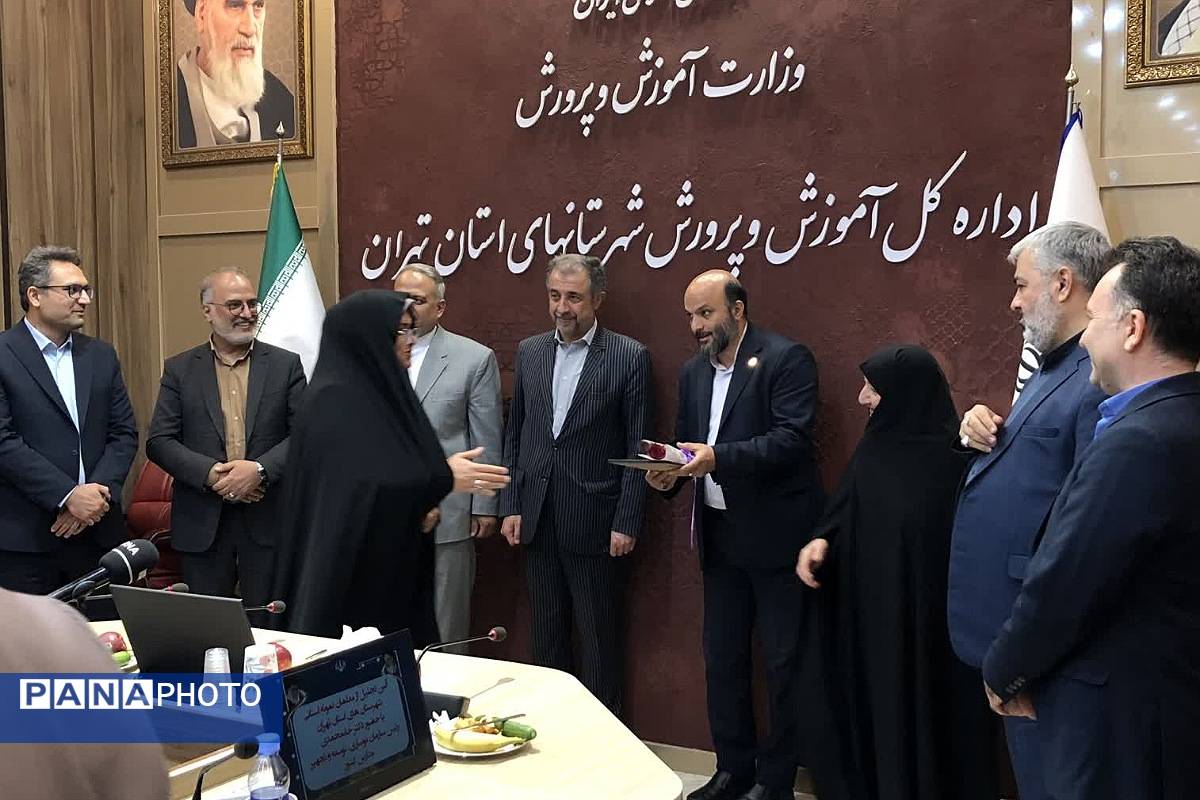 مراسم تقدیر از سفیران مدرسه سازی در اداره کل آموزش و پرورش شهرستانهای استان تهران
