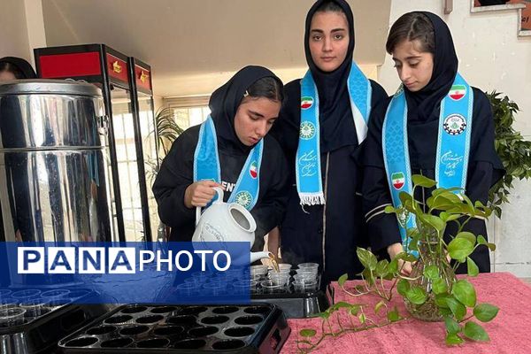 برپایی نمایشگاه هنرهای دست‌ساز در مدرسه فرهنگ قرچک