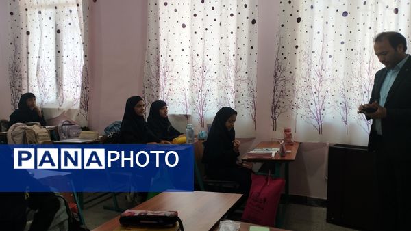 بازدید مسئولین استانی  از دبیرستان فرزانگان