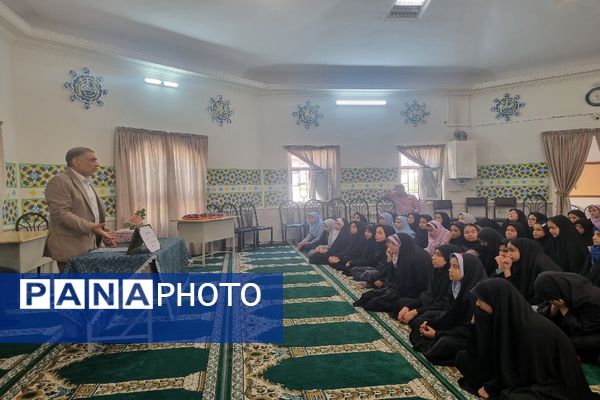 مراسم تجلیل و تکریم مقام آزاده در دبیرستان شاهد شهید حمامی ناحیه ۶ مشهد