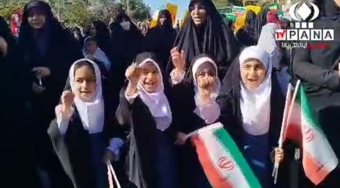 حضور پرشور دانش‌آموزان دامغانی در راهپیمایی روز ۱۳ آبان