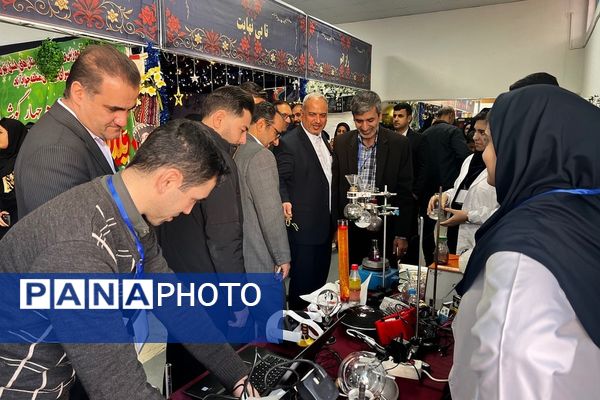 پژوهش‌سرای کاوش کهریزک، کانون توجه نخستین روز نمایشگاه دستاوردهای دانش‌آموزی استان