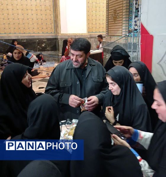 خدمت جوانان هلال‌احمر همدان به زائران رضوی در طرح ملی «قدم به قدم در مسیر بهشت»