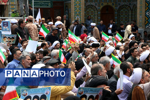 حضور پرشور نوجوانان قمی در آیین استقبال از رئیس جمهوری 