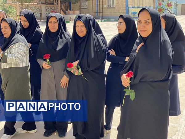 معلمان، مشعل‌داران راه آگاهی در آیینه‌ مهر و خرد