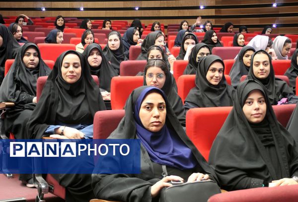 دومین روز از آیین تجلیل از برگزیدگان چهل و دومین دوره مسابقات فرهنگی و هنری دانش‌آموزان شهر تهران