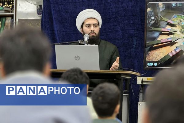 حضور دانش‌آموزان معتکف ناحیه دو شهرری در جلسات بصیرتی