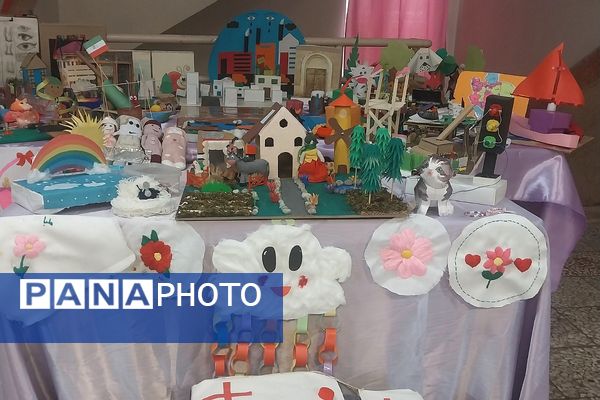 نمایشگاه دست سازه های دانش‌آموزی در دبستان شهید مجید مجیدی ناحیه دو شهرری 