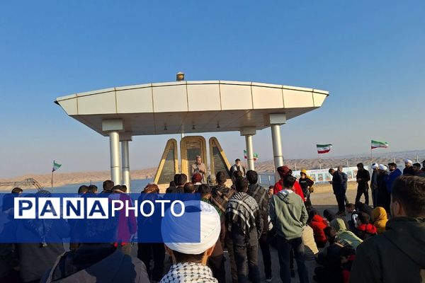 بازدید از سد کرخه در اردوی راهیان نور پسران