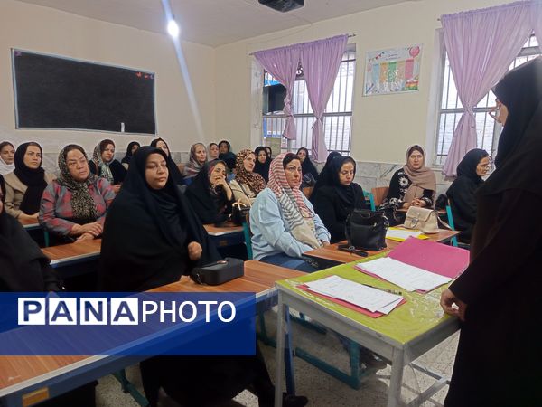 اولین جلسه انجمن اولیا در دبستان سمیه 
