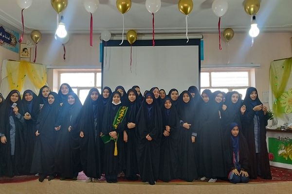 روز شاد و خاطره‌انگیز دانش‌آموزان در دبیرستان شاهد تکتم