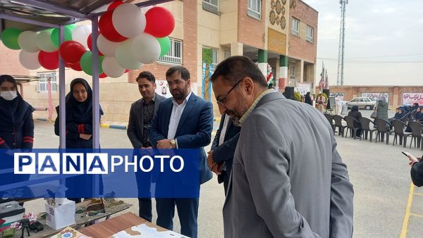 نواختن زنگ استکبارستیزی همزمان با برگزاری بیست و هفتمین دوره انتخابات شورای دانش‌آموزی در آموزشگاه فرزانگان ملارد