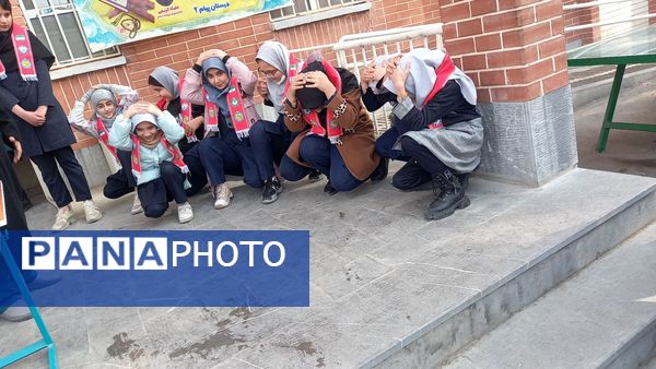 بیست و هفتمین مانور زلزله و ایمنی با شعار "مدرسه ایمن جامعه تاب آور " در دبستان پیام۲ ناحیه یک 