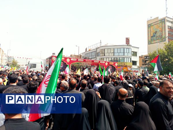 وداع تهرانی‌ها با پیکر مطهر شهدای حمله تروریستی رژیم صهیونیستی 