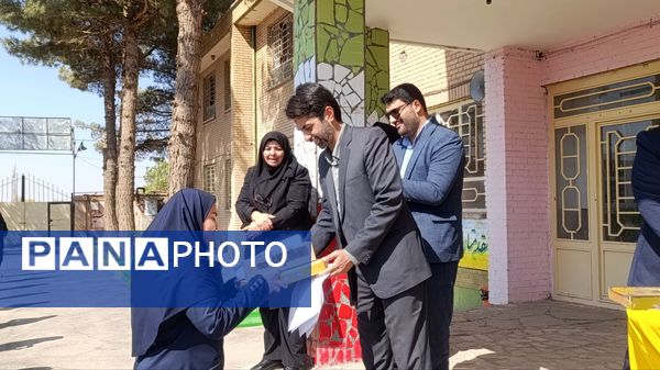 تقدیر از برگزیدگان مسابقات قرآن، عترت و نماز در دبیرستان حضرت سکینه
