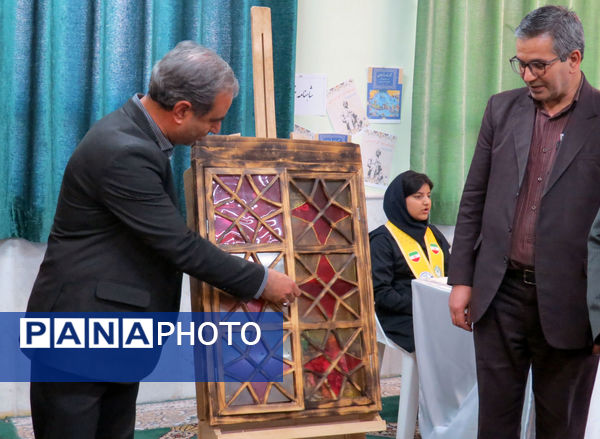 افتتاح نمایشگاه کتاب به‌مناسبت هفته کتاب و کتاب‌خوانی 