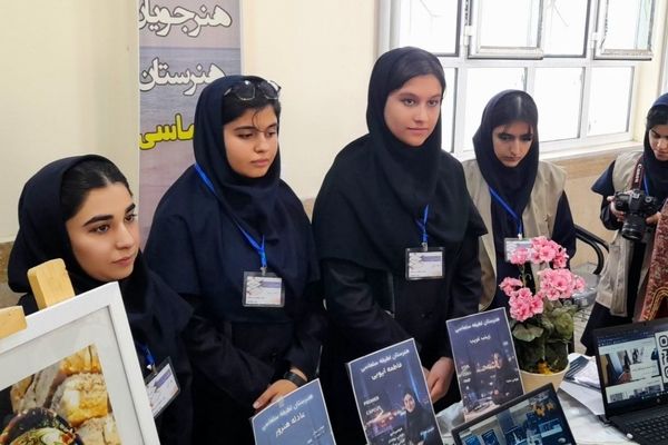 نمایشگاه کارآفرینی در هنرستان مولا متقیان