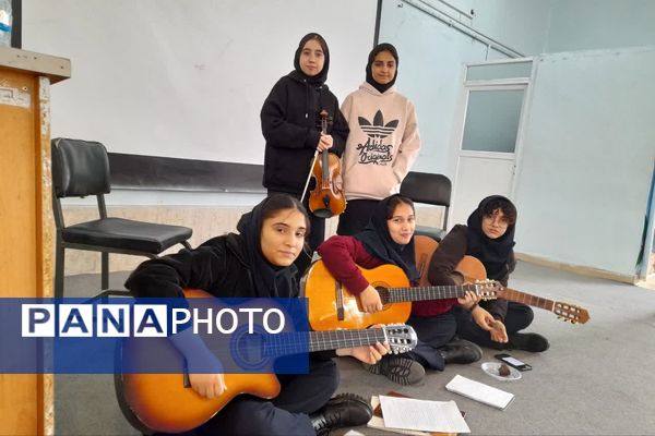 نمایشگاه و بازارچه هنرهای دستی در دبیرستان شاهد فیض شیراز 