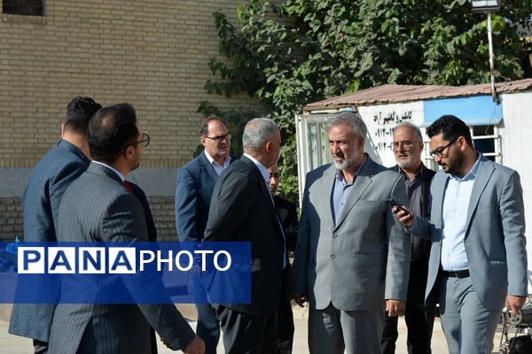 بازدید مدیران‌کل آموزش و پرورش و سازمان نوسازی مدارس استان تهران از زمین چمن روستای اورین