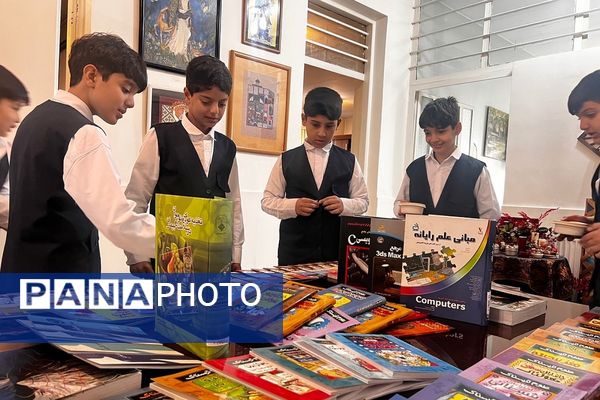 برپایی نمایشگاه کتاب در پژوهش‌سرای کاوش کهریزک 