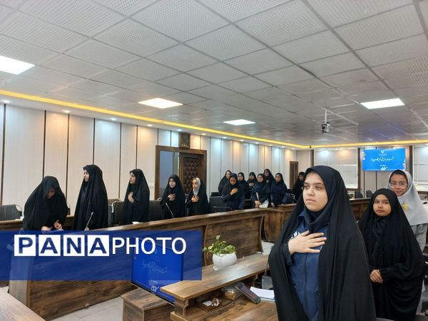 نشست صمیمی دانش‌آموز خبرنگاران پانا ناحیه 3 مشهد با مدیر سازمان دانش آموزی خراسان رضوی