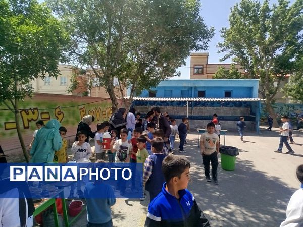 برگزاری بازارچه درون مدرسه‌ای در دبستان مبین شیروان