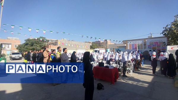 هفته پدافند غیرعامل با مانورهای مختلف این هفته در دبستان حضرت مریم(س) دوره دوم