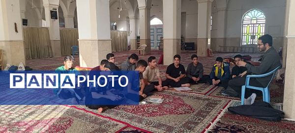 مراسم معنوی اعتکاف دانش‌آموزان پسر ابرکوهی در مسجد چهارده معصوم 