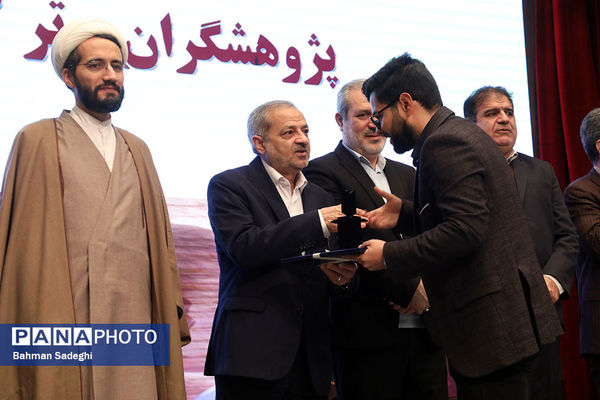 آیین تجلیل از پژوهشگران برتر وزارت آموزش و پرورش