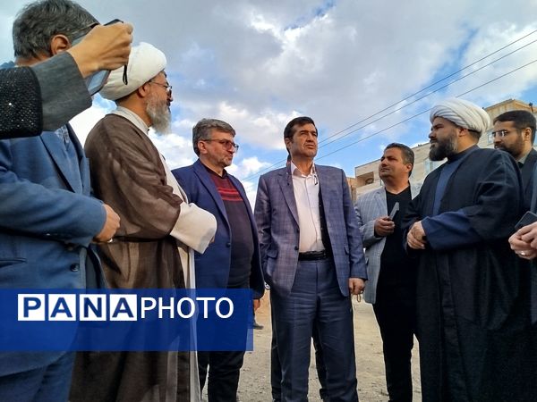  وزیر ورزش و جوانان کشور از تعدادی از پروژه های عمرانی ورزشی  کاشمر بازدید کرد 