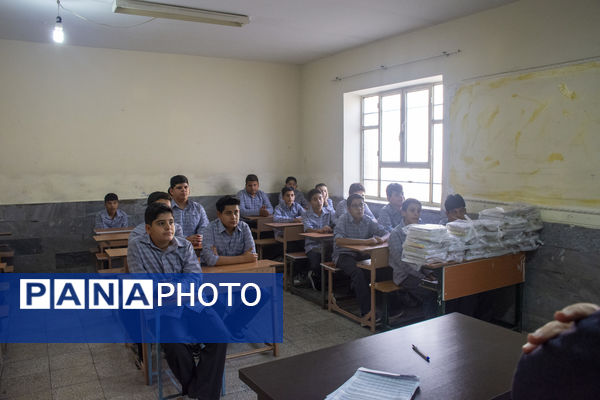 جوانه‌های محلاتی ورود به دوره متوسطه را با جشن جوانه‌ها آغاز کردند