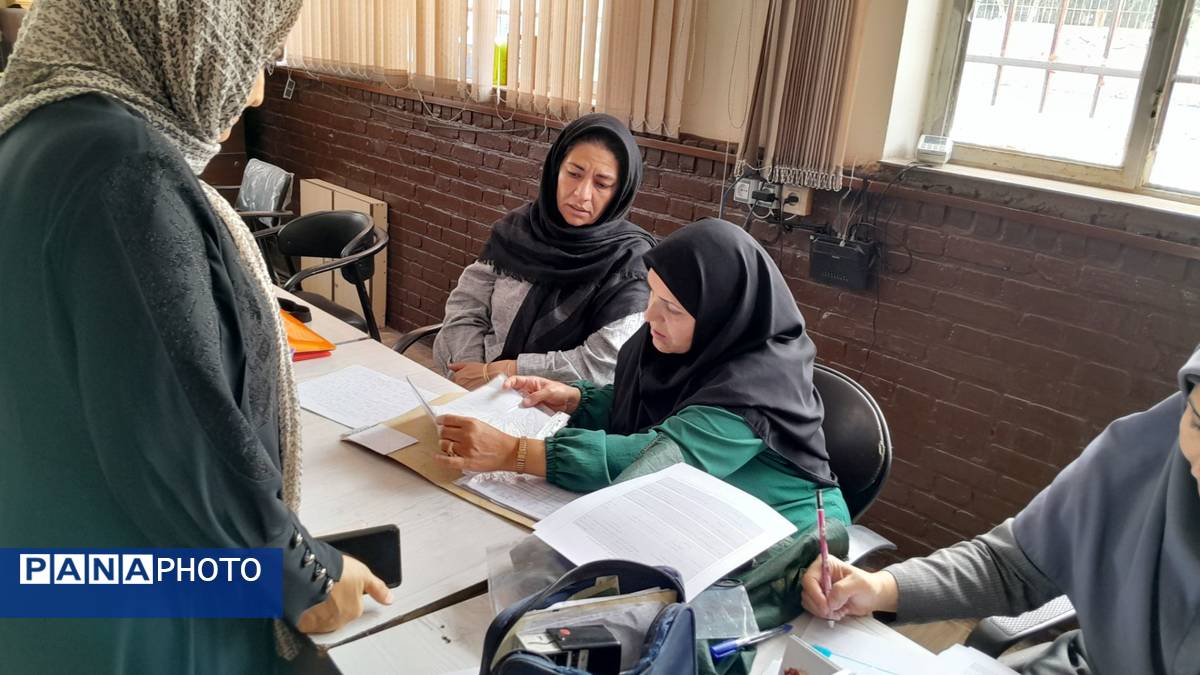 آغاز ثبت نام  دبیرستان میثاق منطقه تبادکان