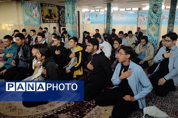 در اغنای دل‌ها هنرستان موفقیان اسلامشهر میزبان آیین فاطمیه و سفره احسان بانوی نور بود