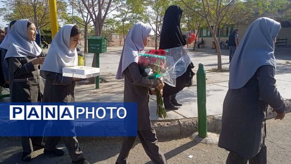 قدردانی پیشتازان دبستان شهید نجفی فدافن از پرستاران بیمارستان حضرت ابوالفضل
