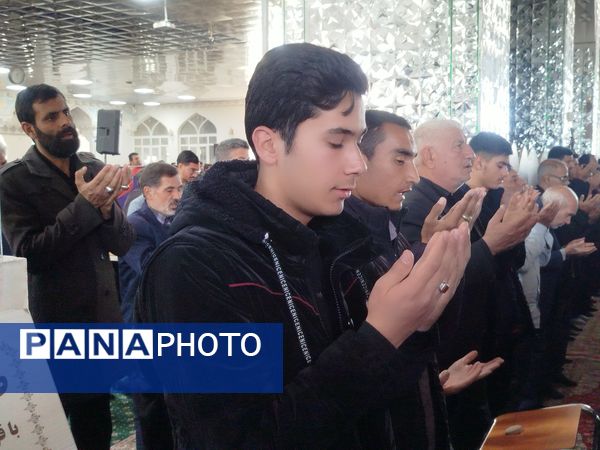  نماز جمعه شهرستان کاشمر با حضور پیکر شهید گمنام 