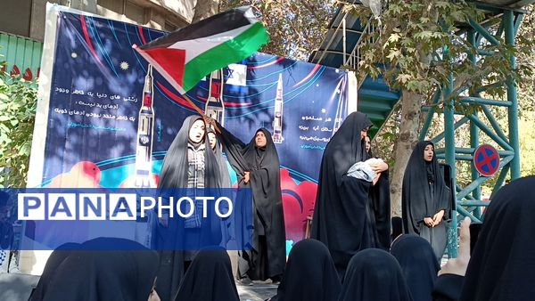 دانش‌آموزان با حضور در راهپیمایی ۱۳ آبان تنفر خود را نسبت به شیاطین امروزی نشان دادند